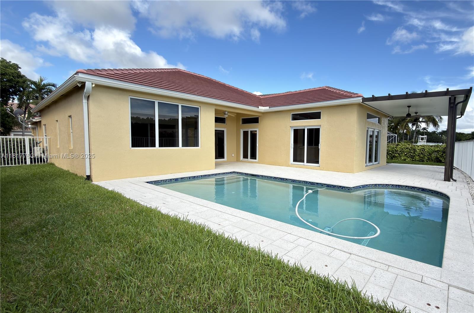 4221 Laurel Ridge Circle Weston, FL 33331 - Photo 4 of 57