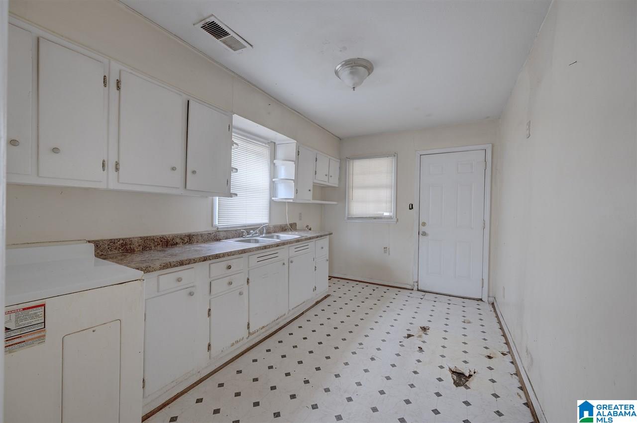 620 26th Street Southwest Birmingham, AL 35211 - Photo 8 of 17