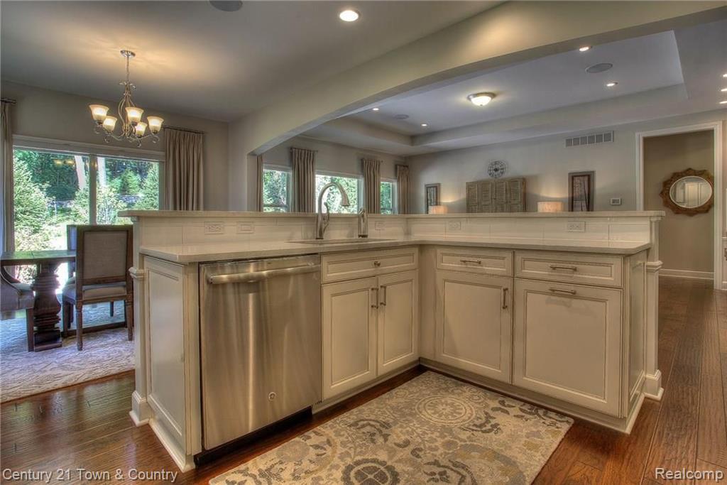5512 Woodfall Road Clarkston, MI 48348 - Photo 10 of 35