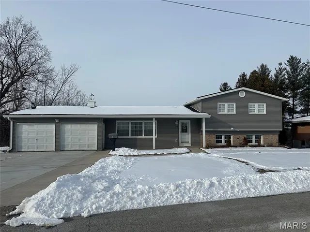 $265,000 | 35 Holiday Drive, Hannibal, MO 63401