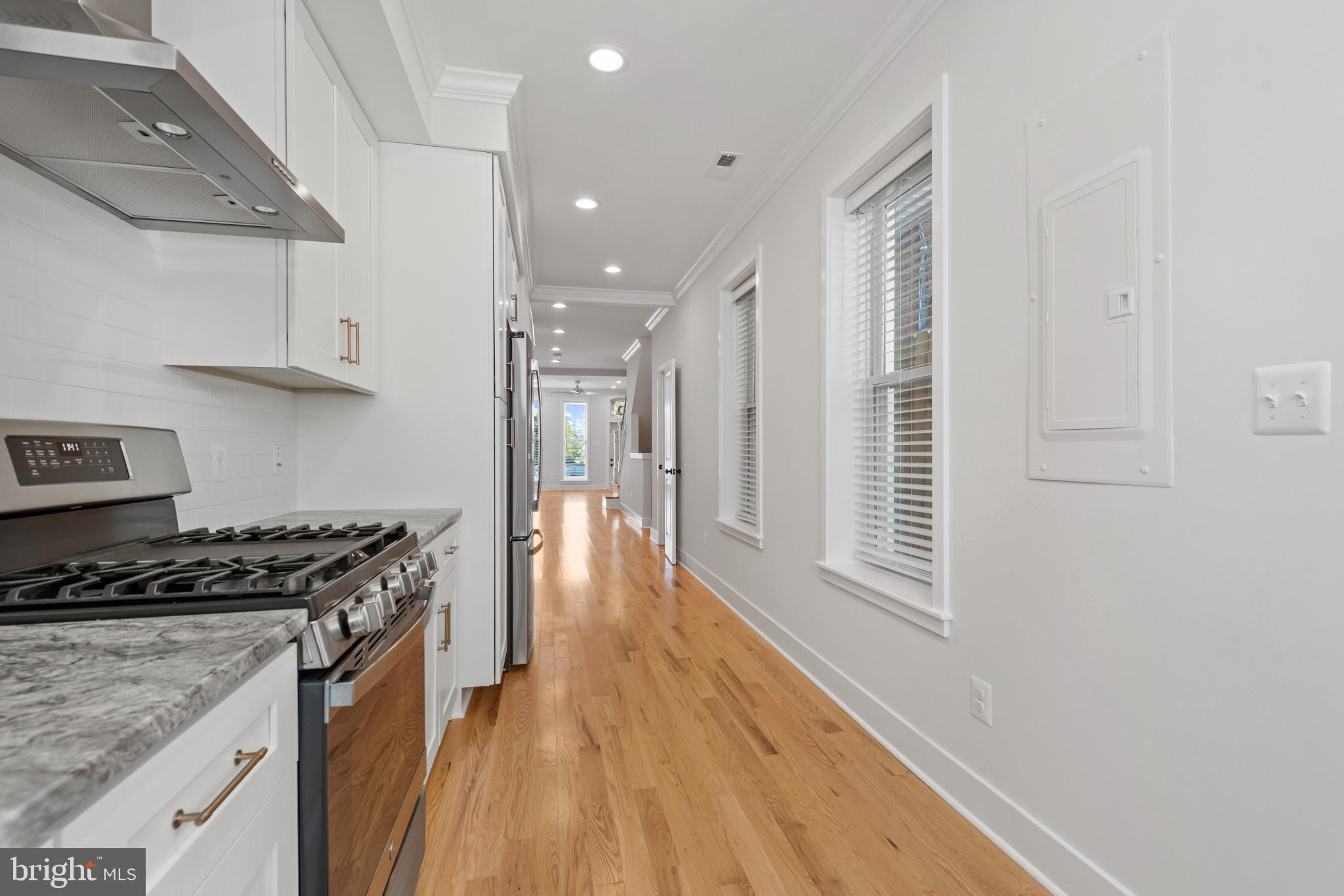 1005 Riverside Avenue Baltimore, MD 21230 - Photo 12 of 29 a kitchen with granite countertop a stove and a refrigerator