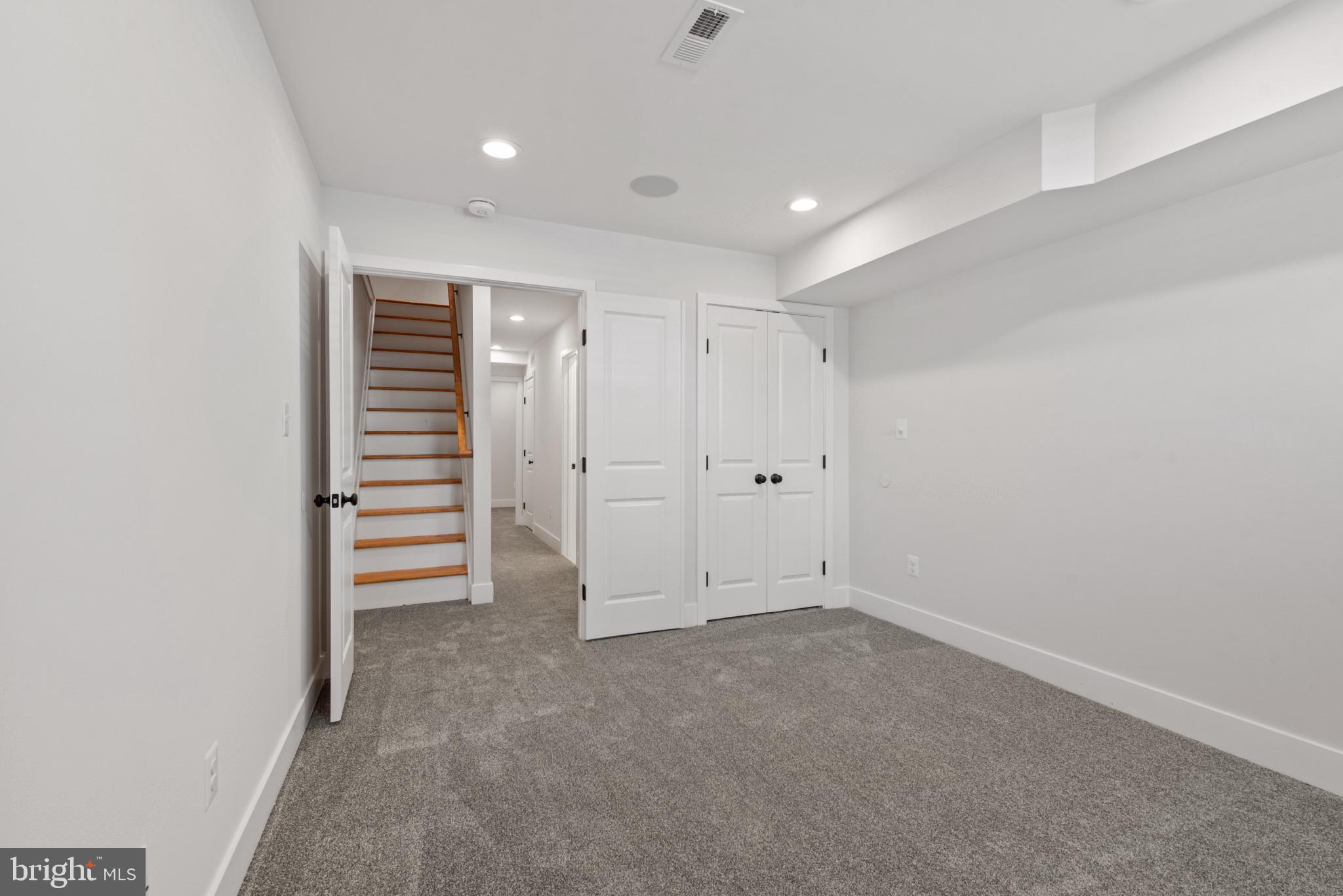 1005 Riverside Avenue Baltimore, MD 21230 - Photo 27 of 29 an empty room with a cabinet and mirrors