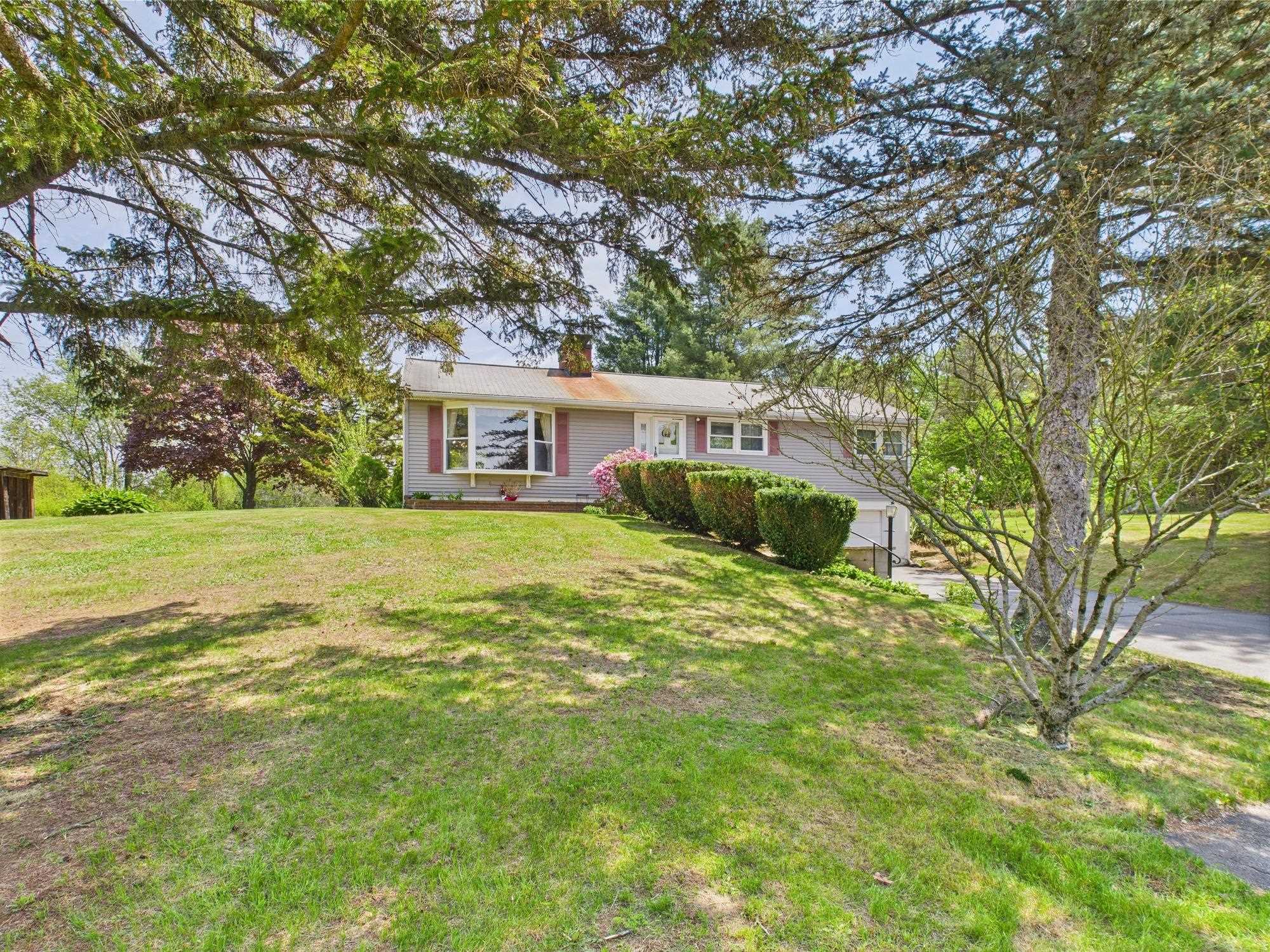 120 English Range Road Derry, NH 03038 - Photo 3 of 42