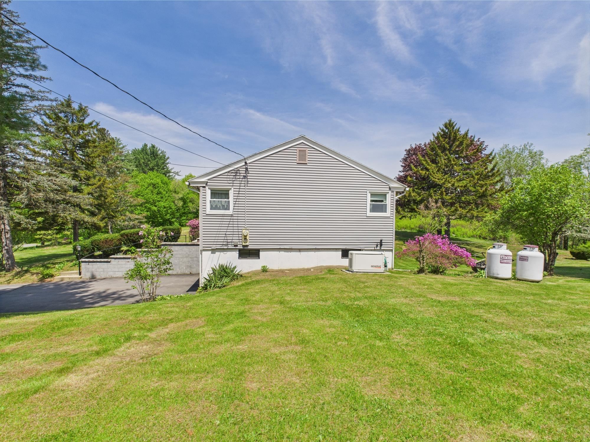 120 English Range Road Derry, NH 03038 - Photo 5 of 42
