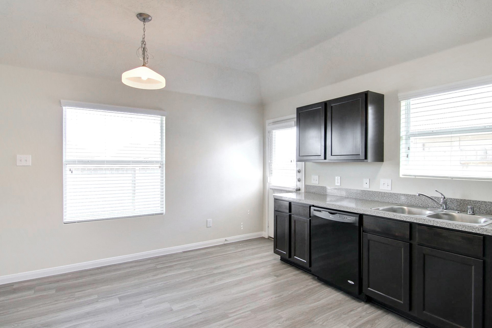 12703 Rio Nueces Lane Rosharon, TX 77583 - Photo 4 of 14 Photos may be representative of the floor plan and not the exact home. Finishes, layout, and features of the actual property for lease may vary.