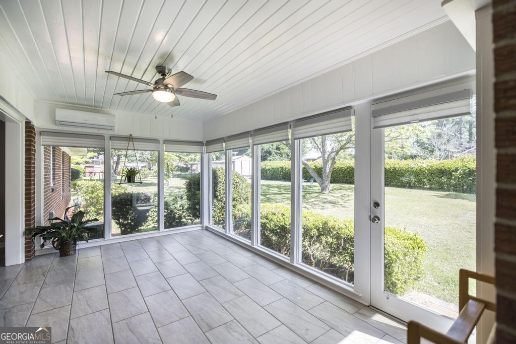 129 South 7th Street Cochran, GA 31014 - Photo 14 of 54 The incredible sunroom overlooks the private backyard.