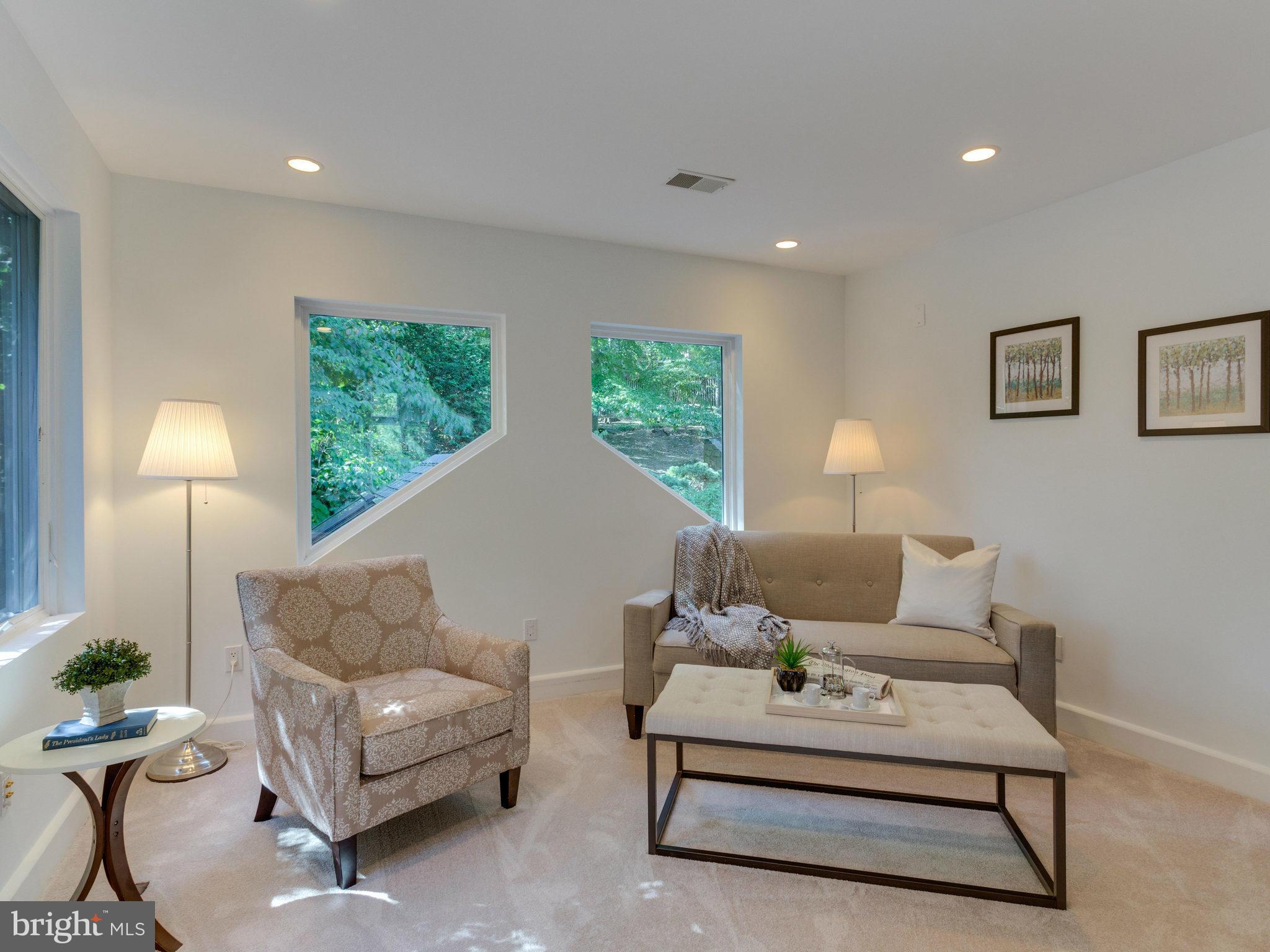 1365 Kirby Road McLean, VA 22101 - Photo 22 of 30 Bedroom (Master) Sitting Room