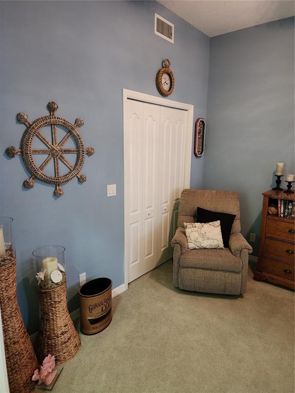 400 Ravinia Circle, Unit 400 Venice, FL 34292 - Photo 12 of 31 a living room with furniture