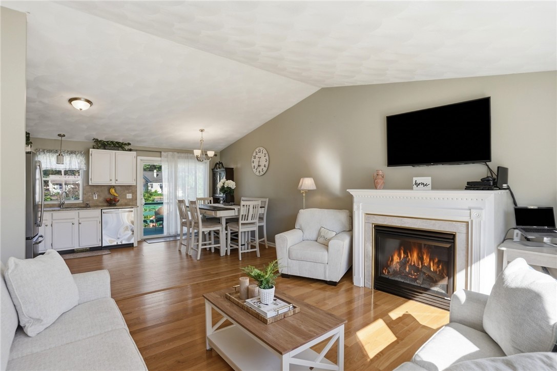 83 Holmes Road Warwick, RI 02888 - Photo 5 of 23