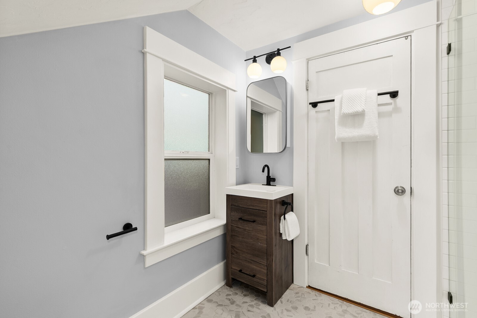 4207 Southwest Manning Street Seattle, WA 98116 - Photo 18 of 28