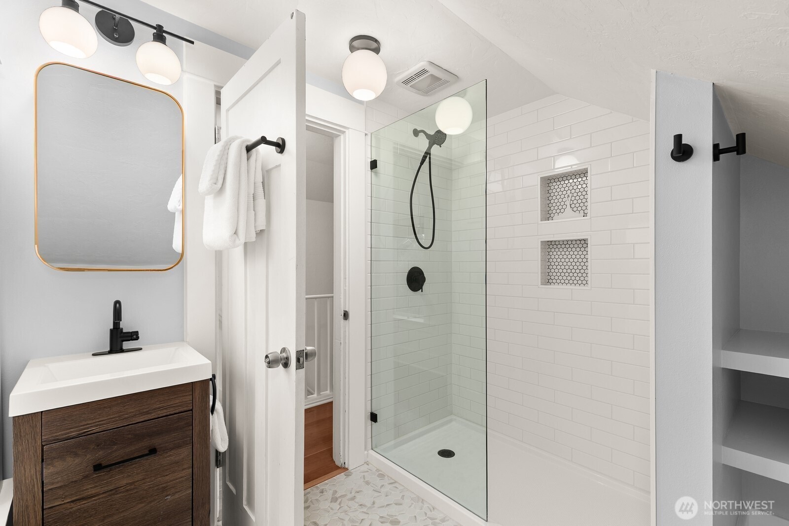 4207 Southwest Manning Street Seattle, WA 98116 - Photo 19 of 28