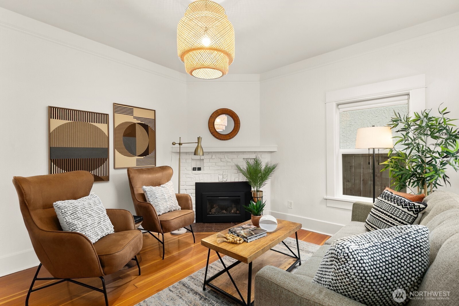 4207 Southwest Manning Street Seattle, WA 98116 - Photo 5 of 28