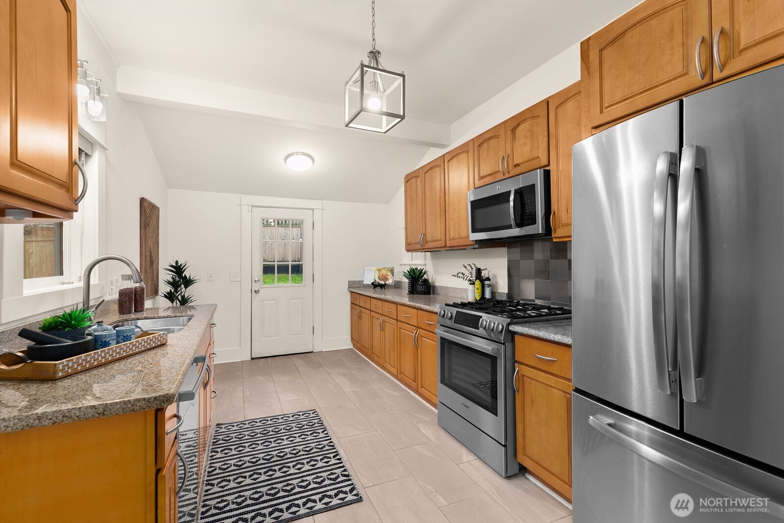 4207 Southwest Manning Street Seattle, WA 98116 - Photo 8 of 28