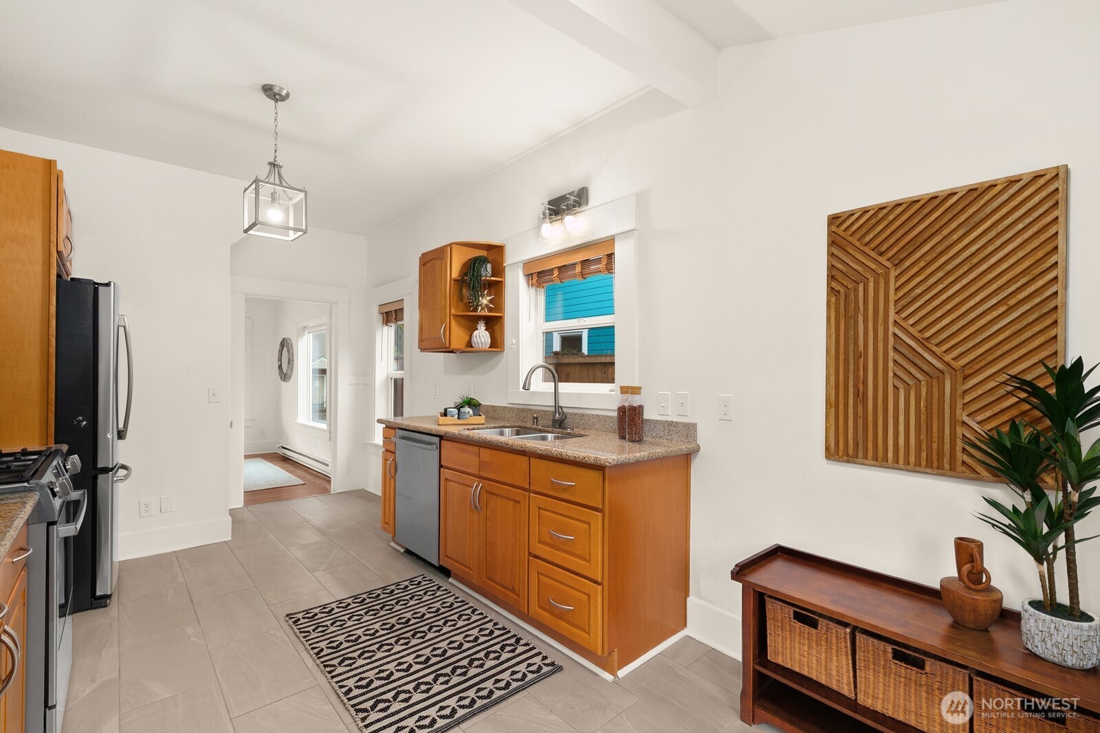 4207 Southwest Manning Street Seattle, WA 98116 - Photo 9 of 28