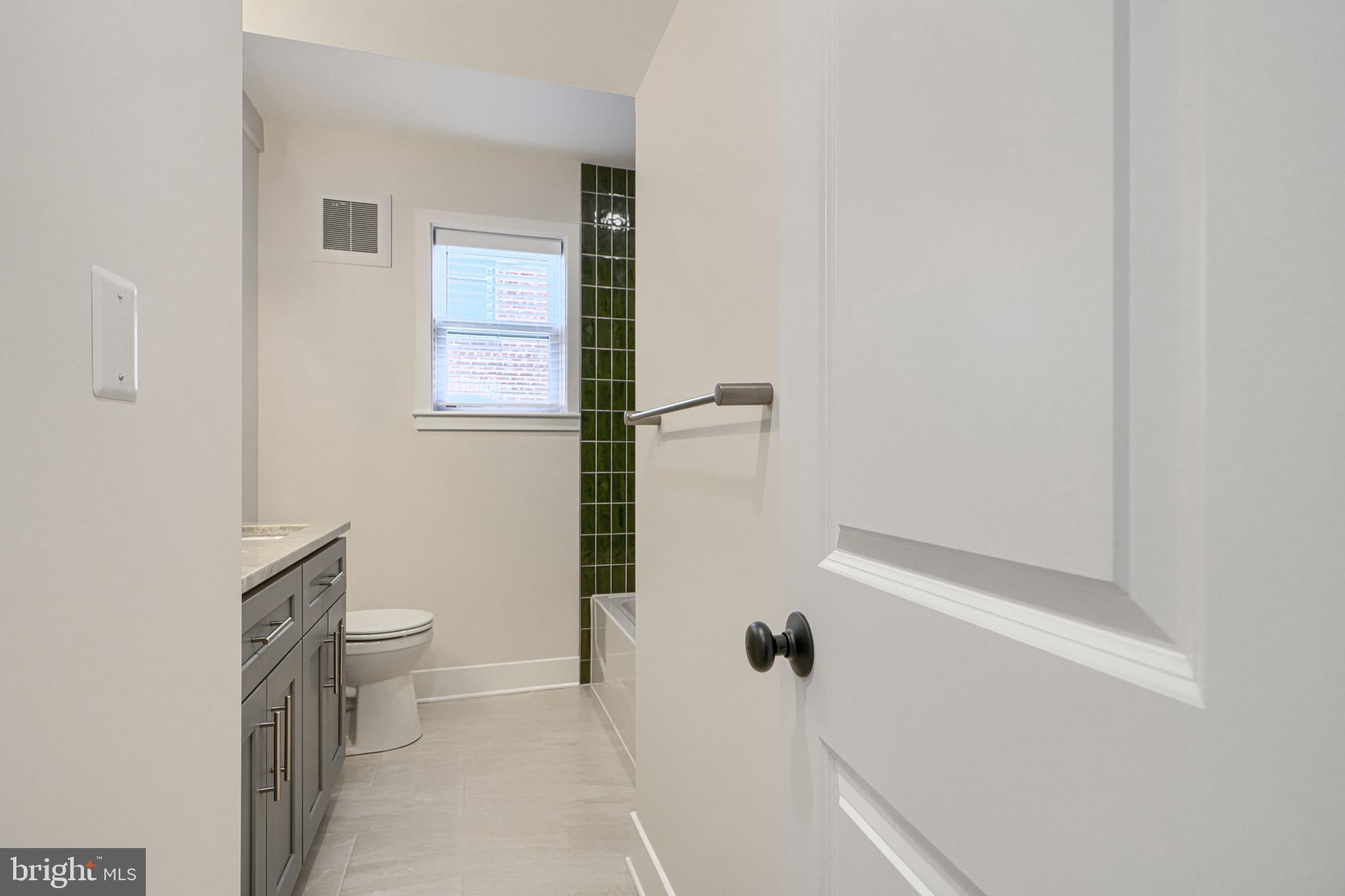 2229 Bank Street Baltimore, MD 21231 - Photo 27 of 47 Rear Bathroom