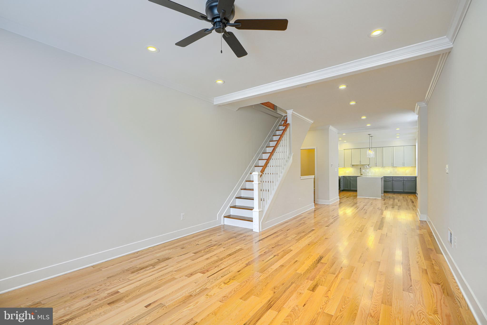 2229 Bank Street Baltimore, MD 21231 - Photo 5 of 47 Living Room