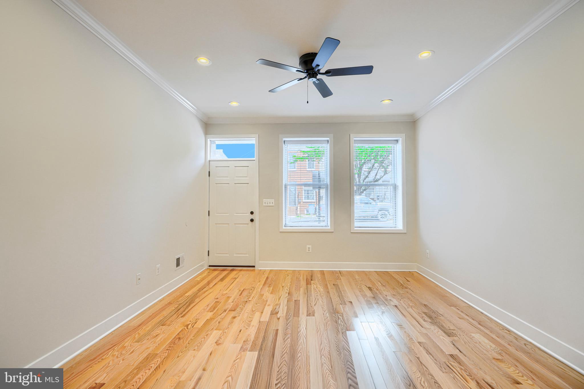 2229 Bank Street Baltimore, MD 21231 - Photo 6 of 47 Living Room