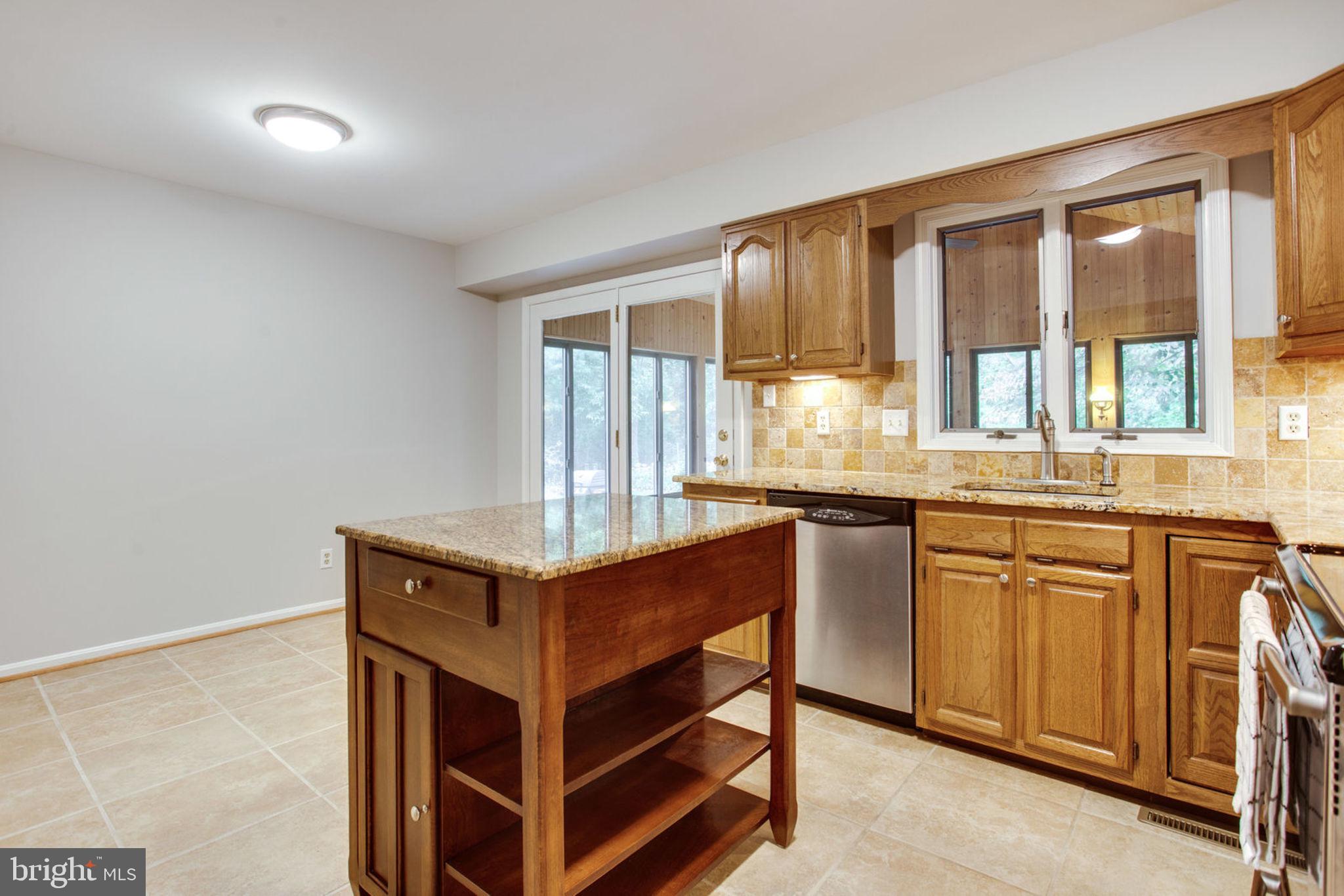 6948 Fox Chase Road New Market, MD 21774 - Photo 15 of 62 Kitchen with Granite Countertops