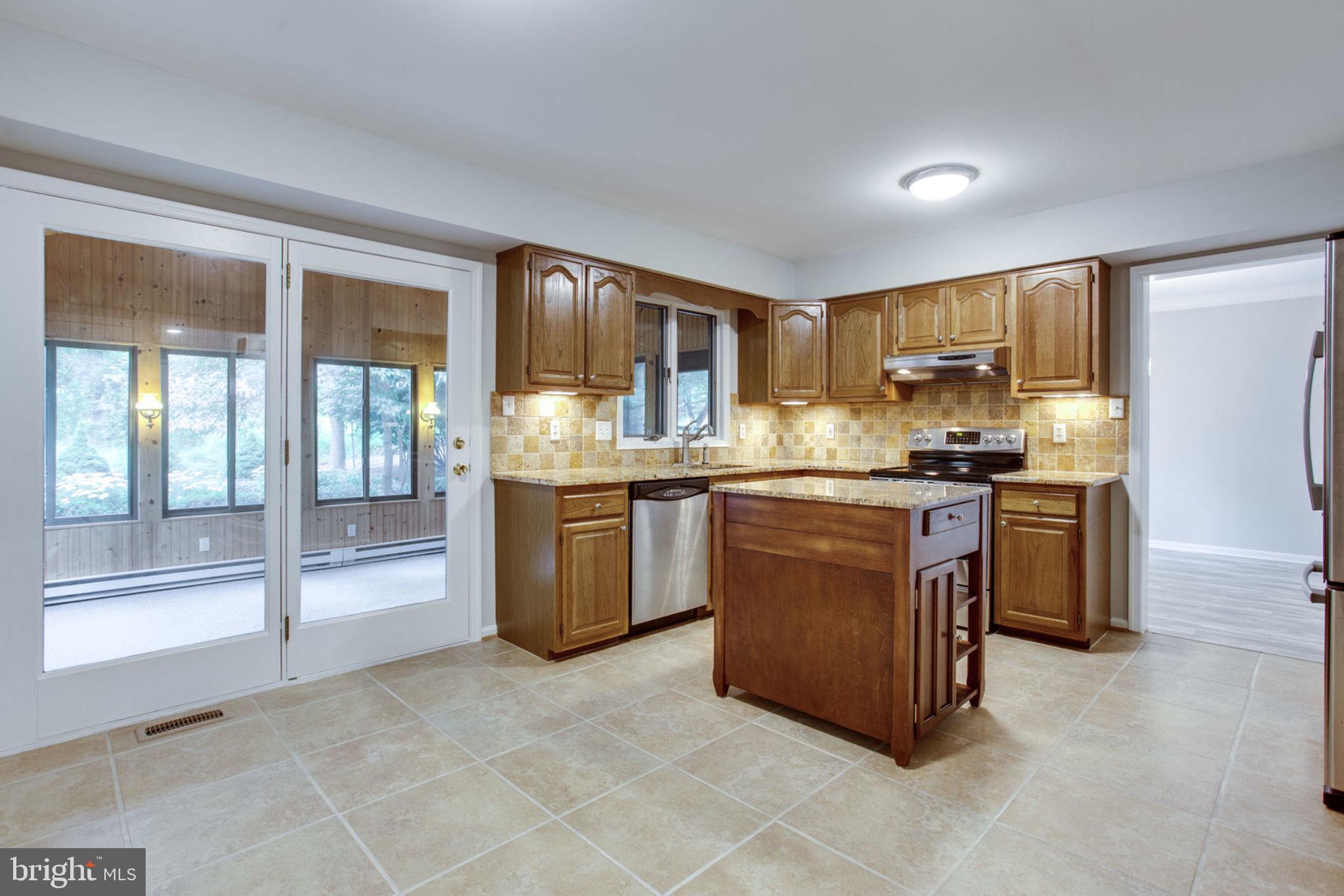 6948 Fox Chase Road New Market, MD 21774 - Photo 16 of 62 Kitchen with Granite Countertops