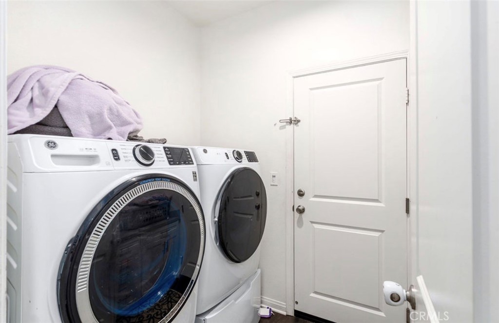 455 East Orchard Street Rialto, CA 92376 - Photo 20 of 22 a utility room with dryer and washer