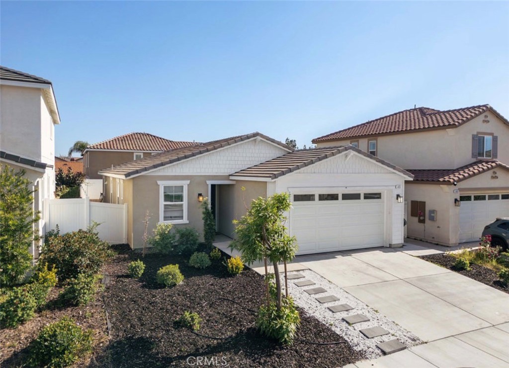 455 East Orchard Street Rialto, CA 92376 - Photo 3 of 22 a front view of a house with a garden