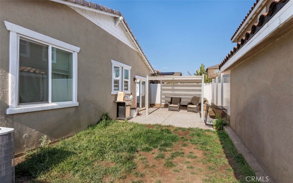 455 East Orchard Street Rialto, CA 92376 - Photo 5 of 22 a house view with a backyard space