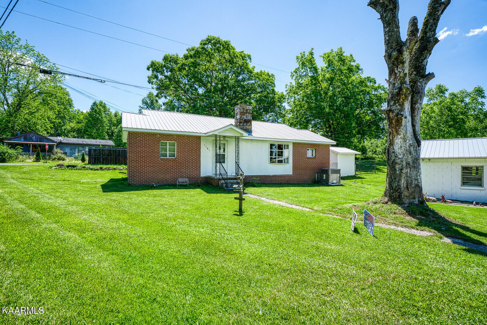 1141 Burrville Road Sunbright, TN 37872 - Photo 2 of 34 02_1141_Burrville_Rd_Sunbright009_TNPC2_