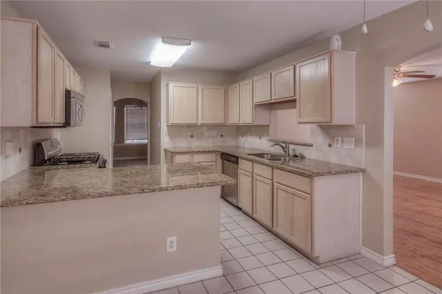 $1,925 | 19223 Twin Buttes Drive, Tomball, TX 77375