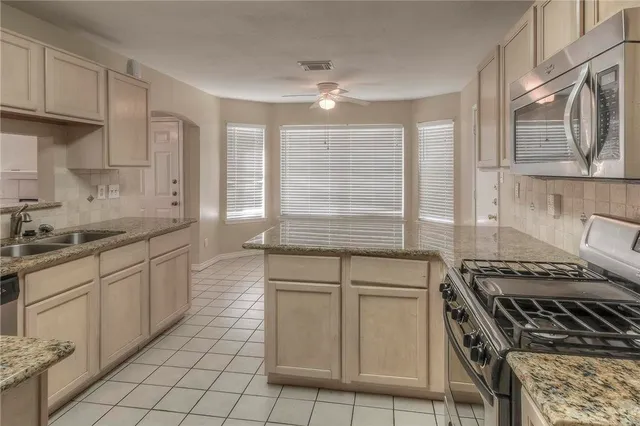 $1,925 | 19223 Twin Buttes Drive, Tomball, TX 77375