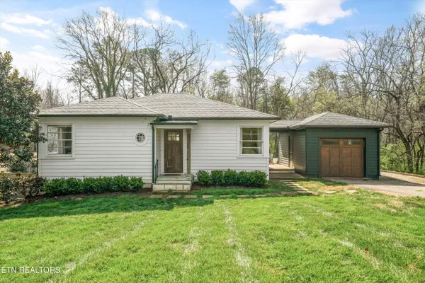 $495,000 | 6800 Crystal Lake Drive, Knoxville, TN 37919