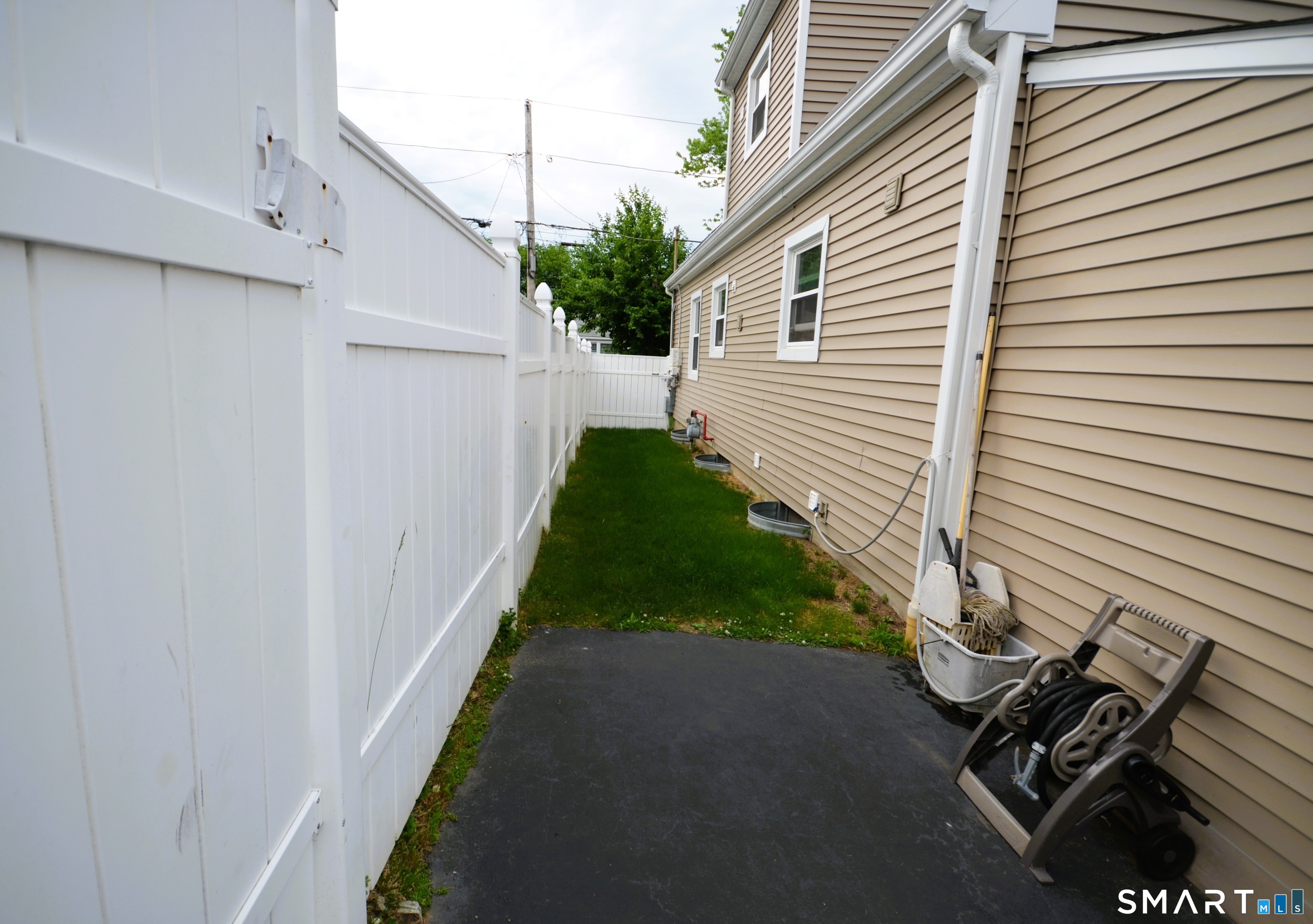 430 Berkeley Road Fairfield, CT 06825 - Photo 32 of 37
