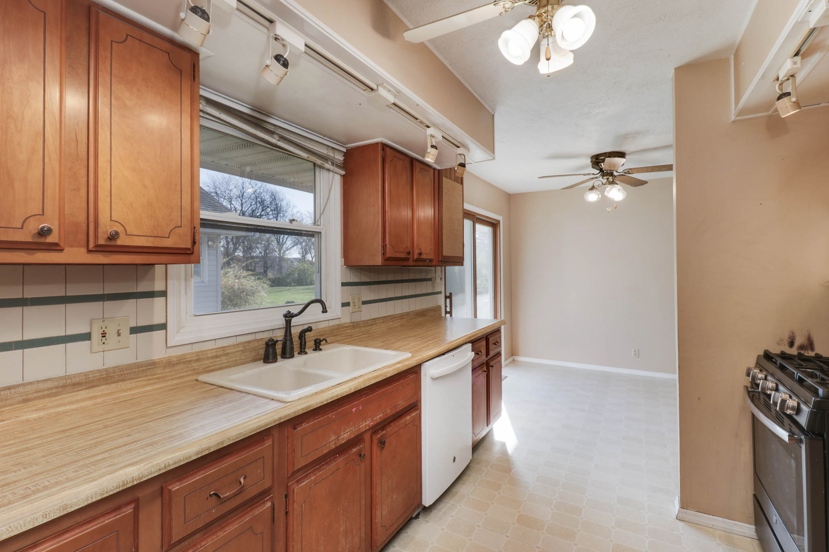 1403 Keller Road, Unit B Normal, IL 61761 - Photo 4 of 32 Gallery Image 4