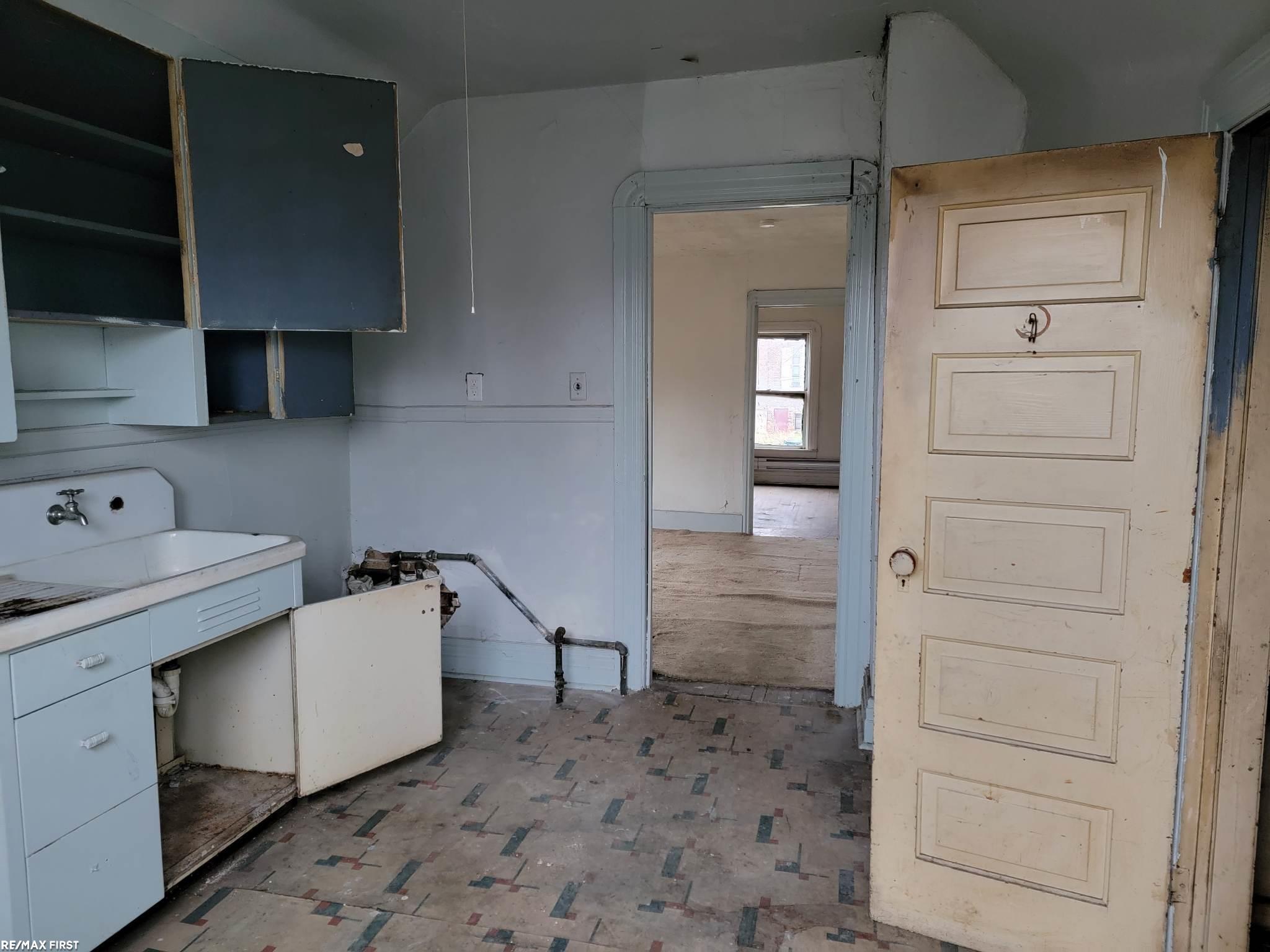 9367 Navarre Street Detroit, MI 48214 - Photo 10 of 22