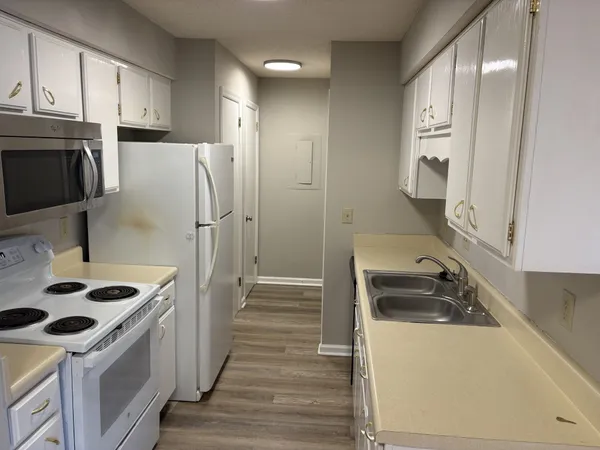 $1,200 | 160 Brooke Castle Drive, Unit 160, Hermitage, TN 37076