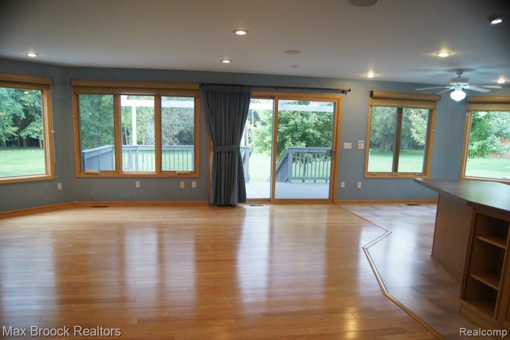 25675 Farmbrook Road Southfield, MI 48034 - Photo 7 of 58 2014-09-30 2014-09-30 001 032.jpg