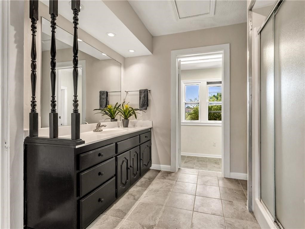 211 Tate Lane Round Rock, TX 78665 - Photo 19 of 40 a bathroom with a sink and mirror