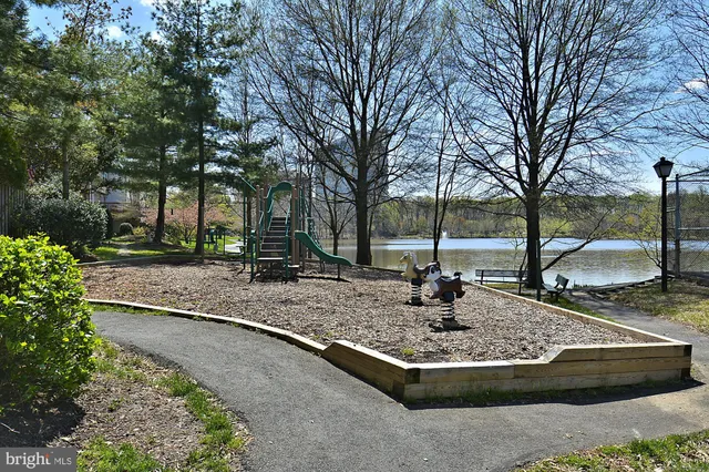 $1,900 | 7759 New Providence Drive, Unit 37, Falls Church, VA 22042