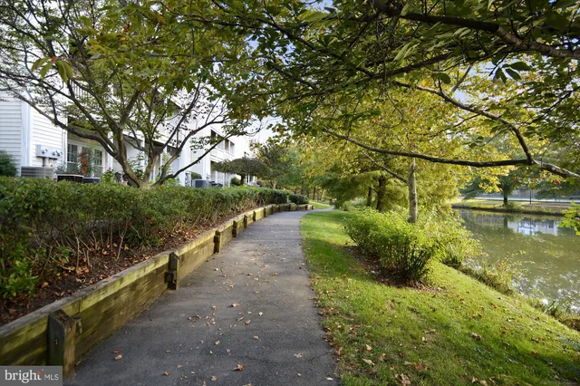 $1,900 | 7759 New Providence Drive, Unit 37, Falls Church, VA 22042