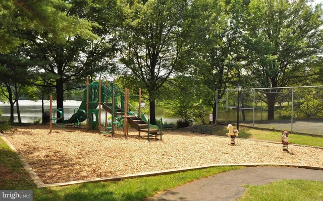 $1,900 | 7759 New Providence Drive, Unit 37, Falls Church, VA 22042