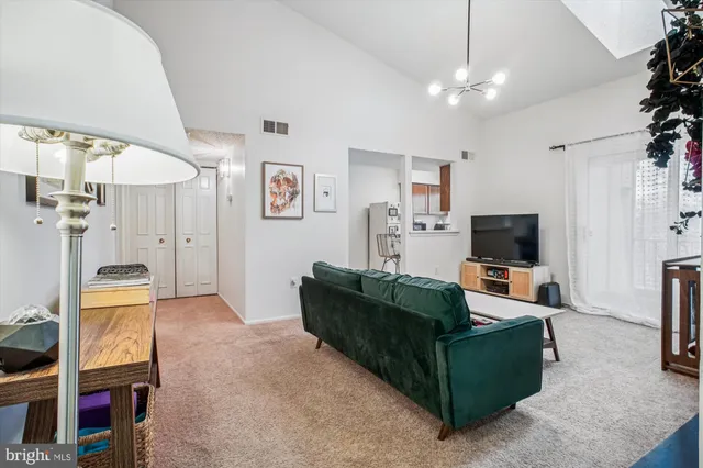 $1,900 | 7759 New Providence Drive, Unit 37, Falls Church, VA 22042