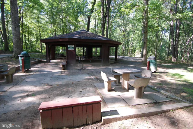 $1,900 | 7759 New Providence Drive, Unit 37, Falls Church, VA 22042