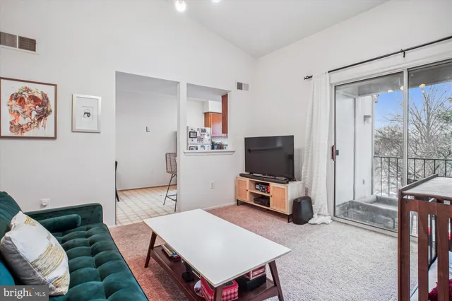 $1,900 | 7759 New Providence Drive, Unit 37, Falls Church, VA 22042