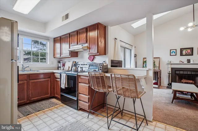 $1,900 | 7759 New Providence Drive, Unit 37, Falls Church, VA 22042