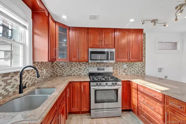 $849,000 | 164-18 109th Drive | Jamaica