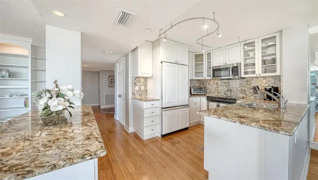 $995,000 | 770 South Palm Avenue, Unit 704, Sarasota, FL 34236