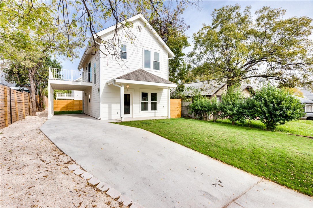 1906 East 17th Street, Unit 1 Austin, TX 78702 - Photo 3 of 33 a front view of a house with garden