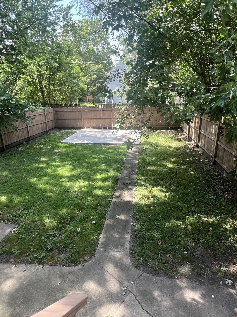 12124 South Normal Avenue Chicago, IL 60628 - Photo 36 of 36 a view of yard with green space