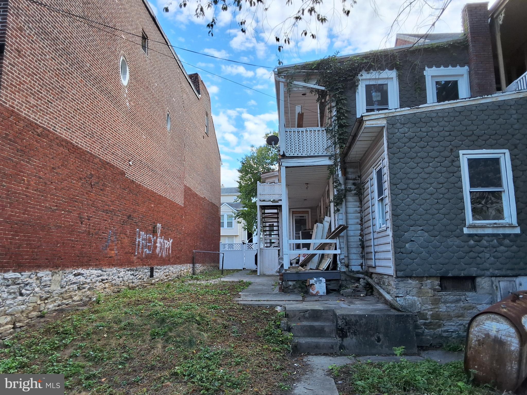 1015 Chestnut Street, Unit 1 Lebanon, PA 17042 - Photo 2 of 20 a front view of a house with garden