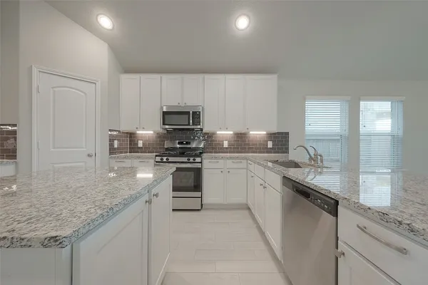 $2,200 | 32627 Dew Crest Street, Fulshear, TX 77423