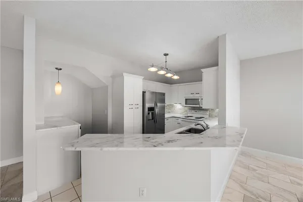 $2,300 | 85 Silver Oaks Circle, Unit 6102, Naples, FL 34119